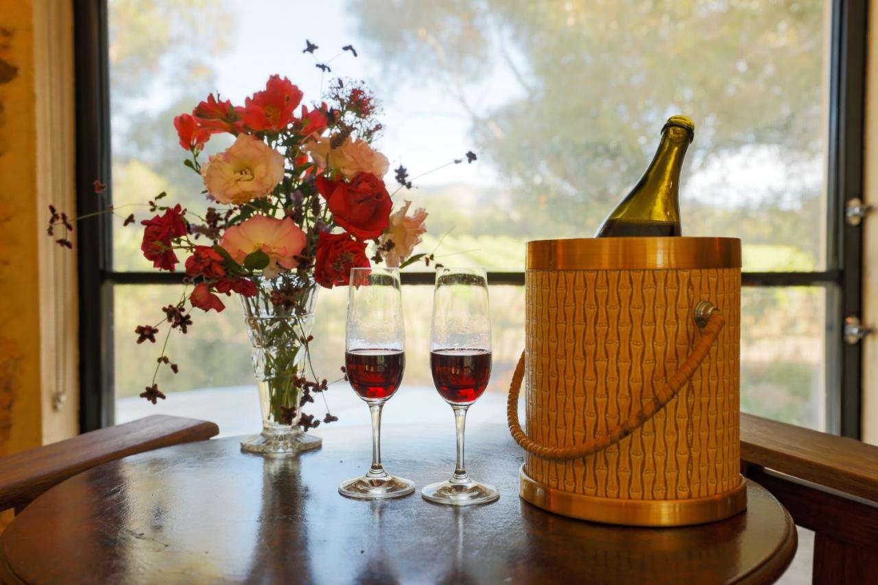 לינה וארוחת בוקר Sellicks Hill The Old Chaff Mill Organic Vineyard Retreat מראה חיצוני תמונה